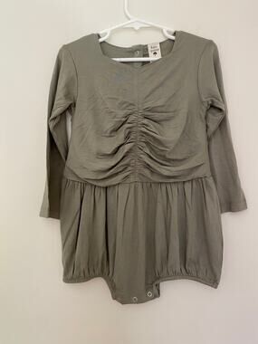 Kate Quinn Bamboo 2T Toddler Girl Romper One Piece Sage Green Gray EUC